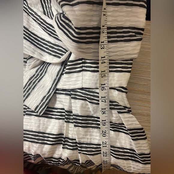 NWT ASOS,Bow-Front,B&WStriped,Twirl-able Dress,Excellent Condition, Size 8P - Picture 16 of 16